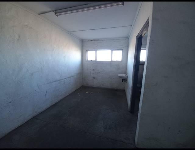 1,304M² WAREHOUSE FOR SALE IN WOODBROOK